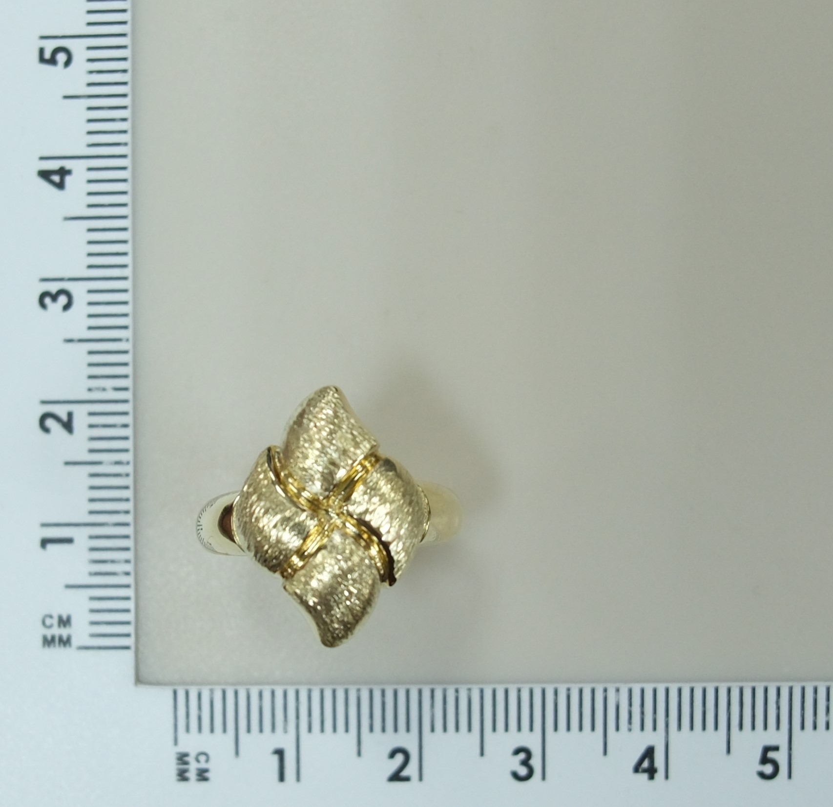 Кольцо из желтого золота